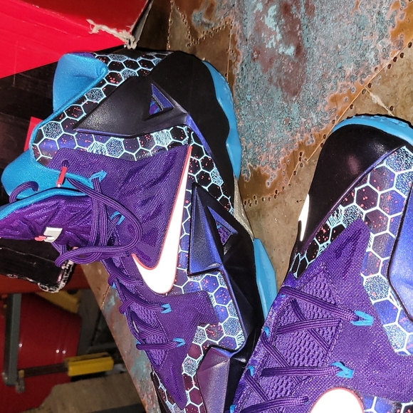 2014. Lebron XI. Size 14. Charlotte hornet colorway. With original box. Worn 1 - Picture 3 of 16